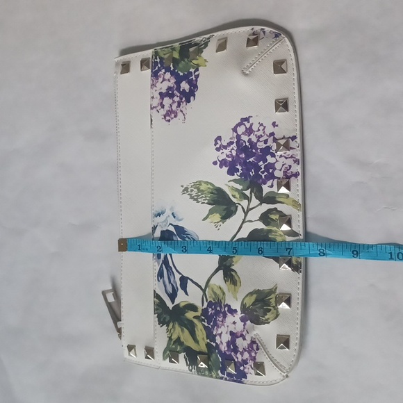 NWOT WhiteHouseBlackMarket Floral Clutch - Picture 11 of 12
